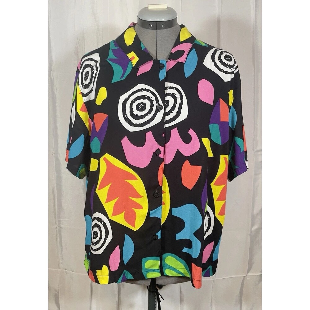 HOT TOPIC Netflix STRANGER THINGS 3 ELEVEN BUTTON UP SHIRT XL NWT 80’s Colorful